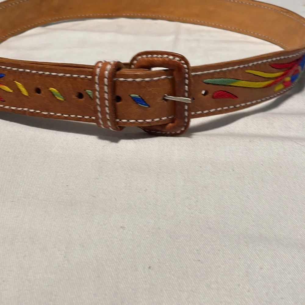 Beautiful vintage leather and embroidered belt Sz 34-38” - Picture 4 of 7